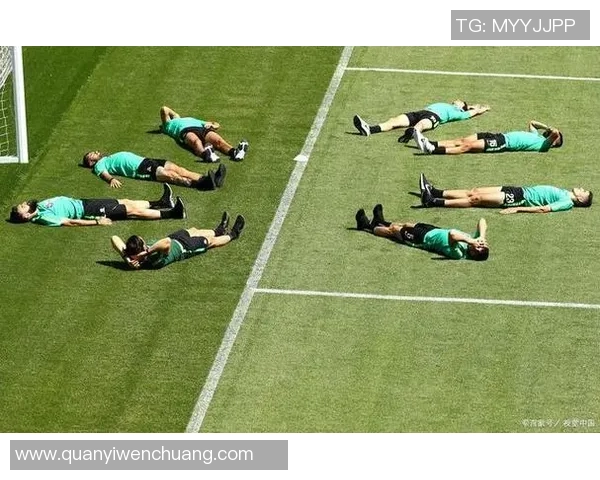 足球明星滑腿动作揭秘:如何在比赛中巧妙运用提升技术与观赏性